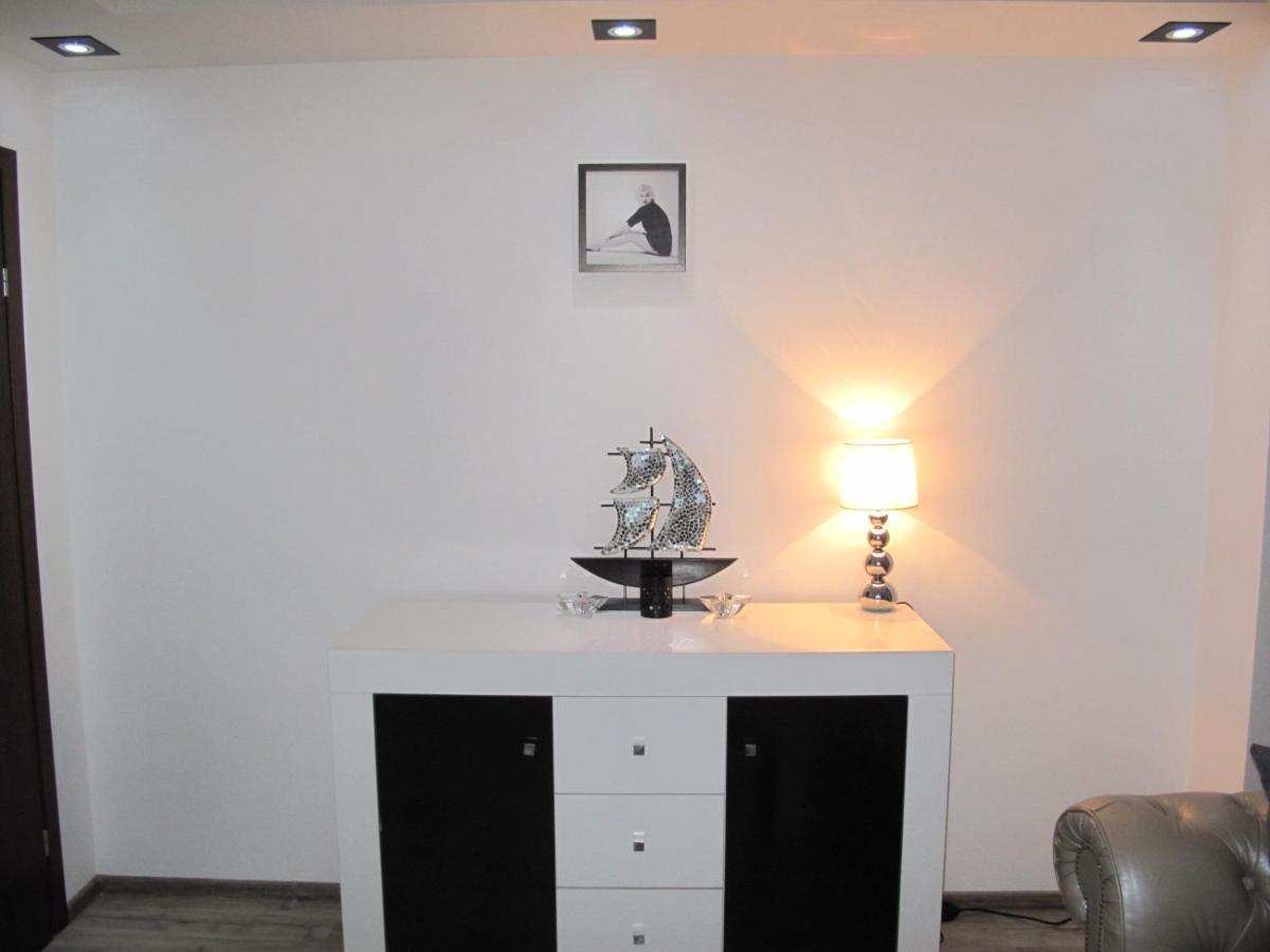 Apartment 3d *